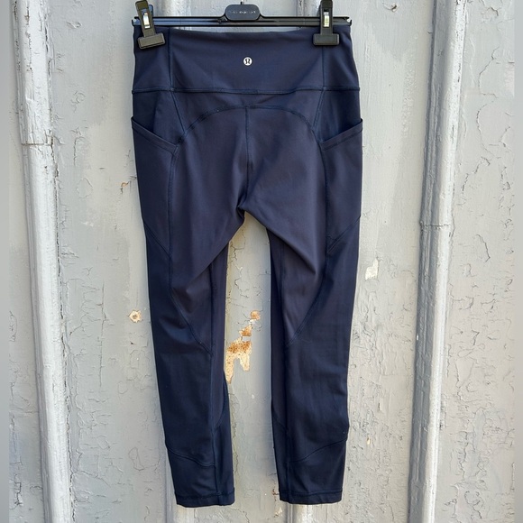 Lululemon navy all the right places crop, size 8 - Picture 6 of 11